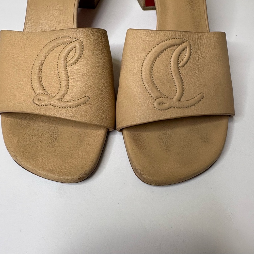Christian Louboutin Cream Heel CL Logo Mule Slide Sandal
authentic size 7 - Picture 8 of 8